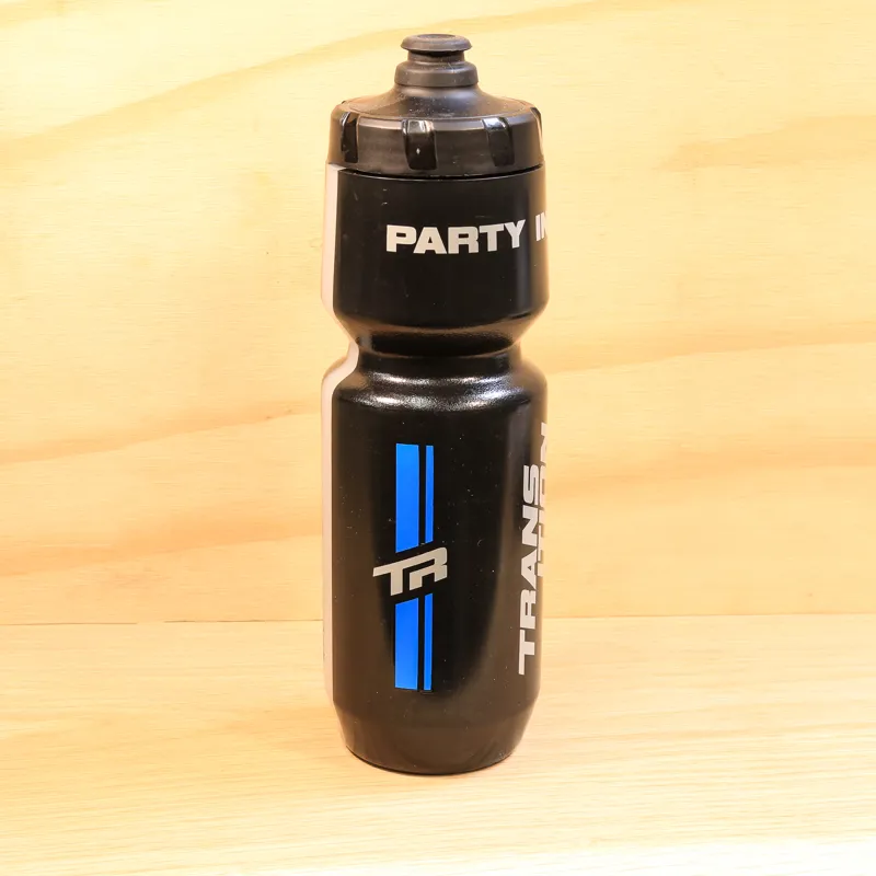2022 Transition TBC Purist 740ml Water Bottle in Black/TR Bluebott